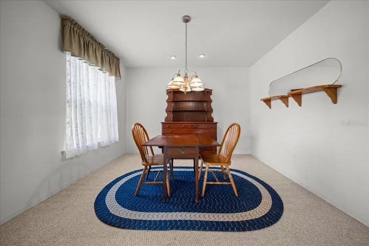 dining room (upstairs)