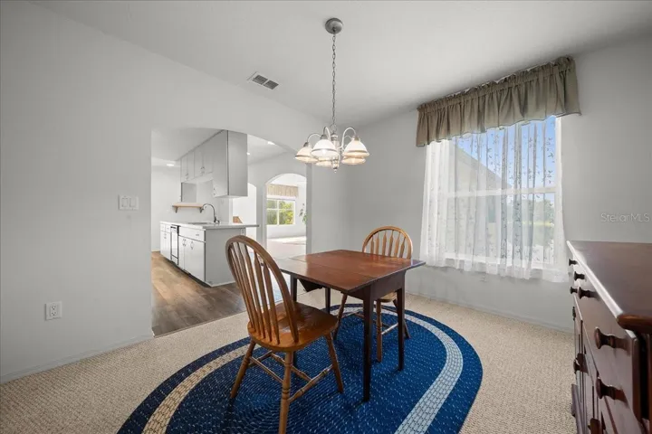 dining room (upstairs)
