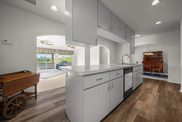 kitchen (upstairs)