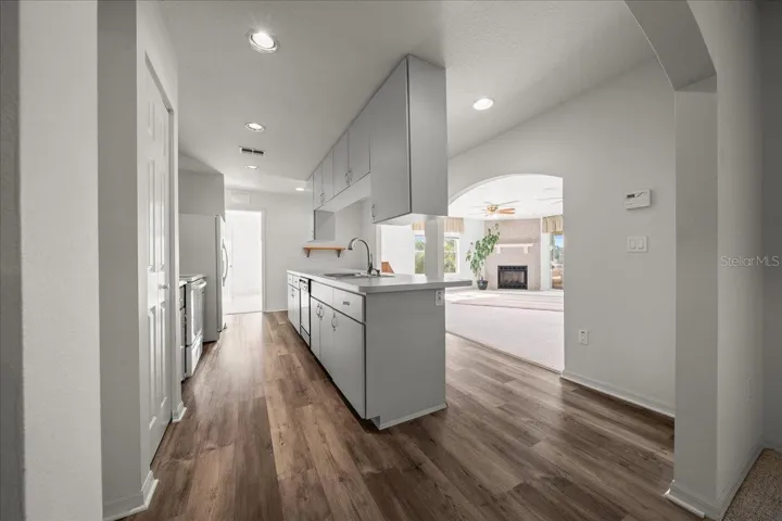 kitchen (upstairs)