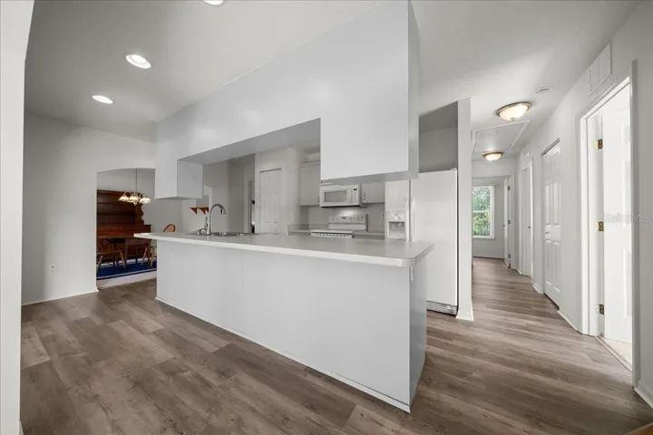 kitchen (upstairs)