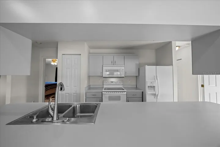 kitchen (upstairs)