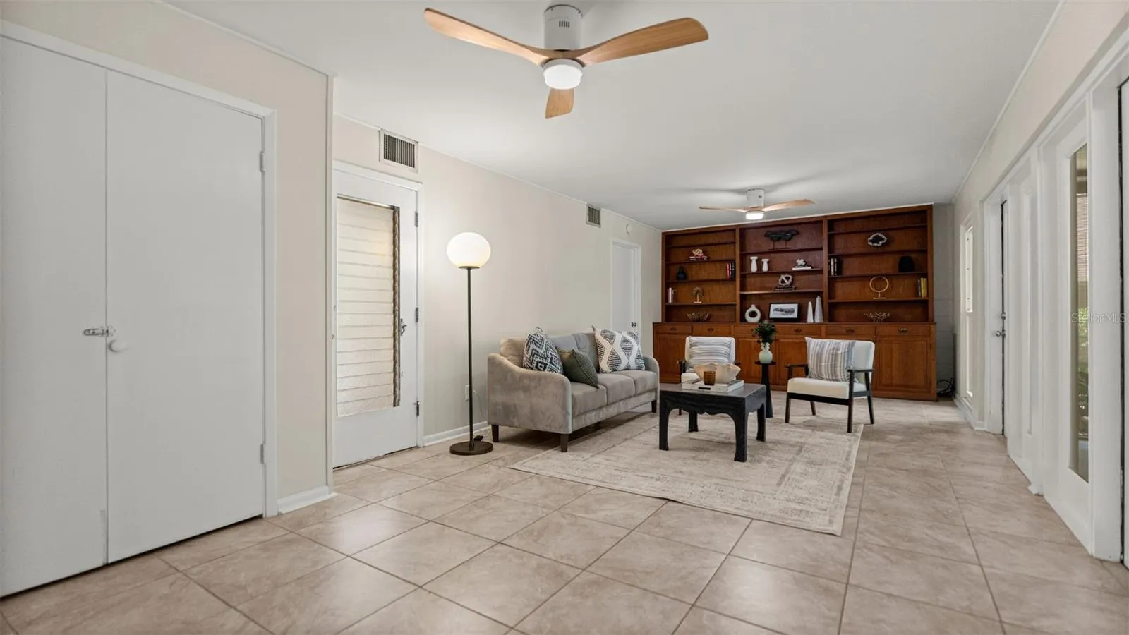 Bottom floor bonus room
