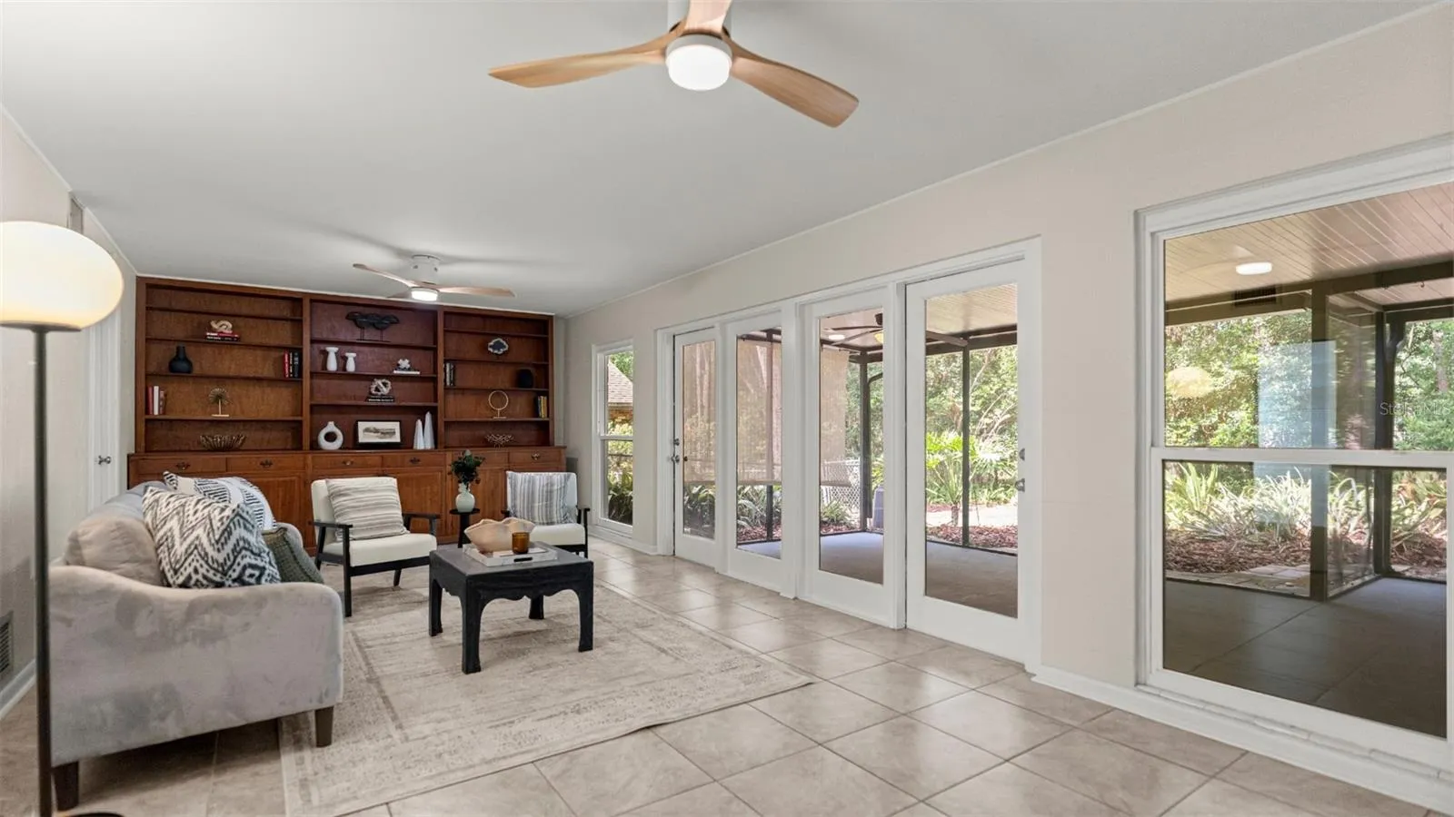 Bottom floor bonus room