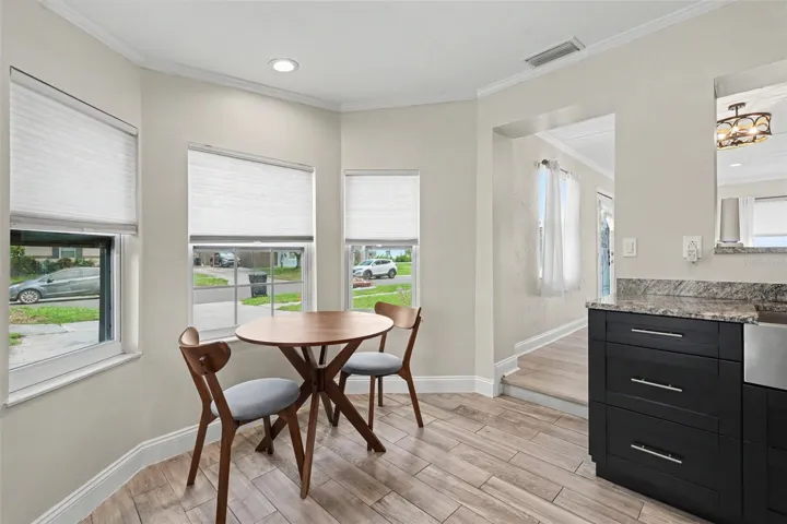 Eat-In Breakfast Nook in Kitchen