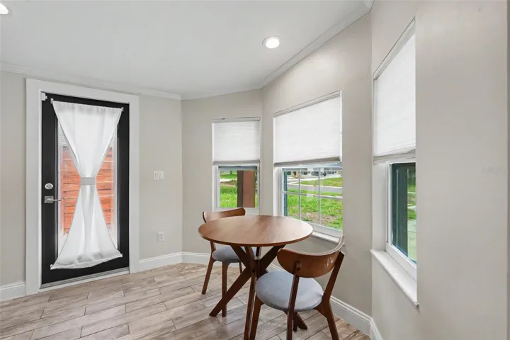 Eat-In Breakfast Nook in Kitchen