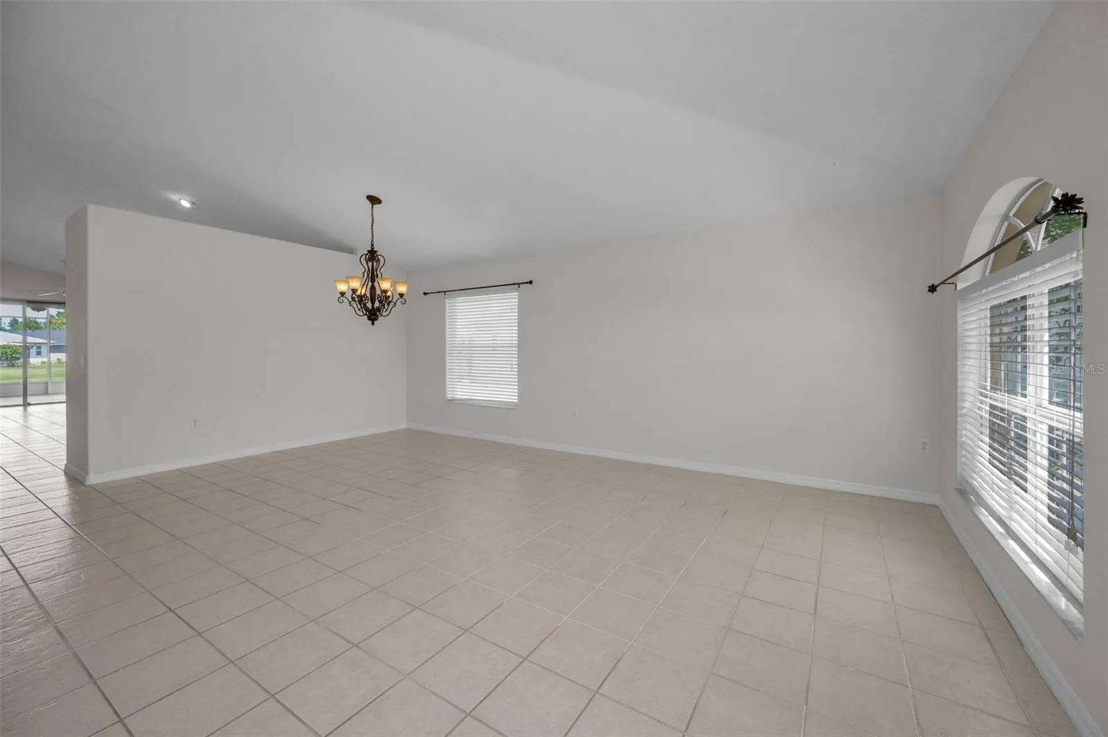 LARGE LIVING AND DINING ROOM COMBO