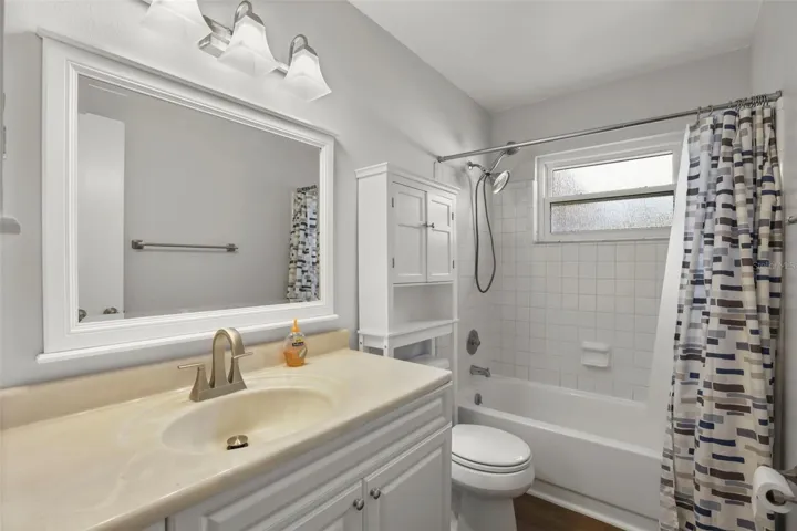 BATHROOM 2