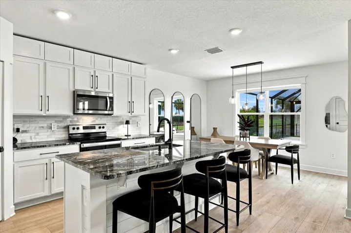 OPEN KITCHEN TO GREAT ROOM