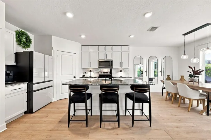 GREAT ROOM KITCHEN DINING COMBO
