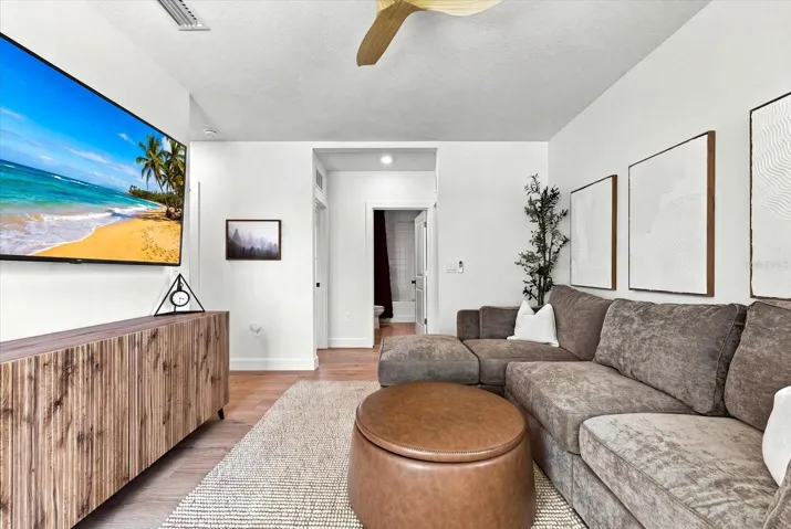 PERFECT BONUS ROOM FOR COMPANY