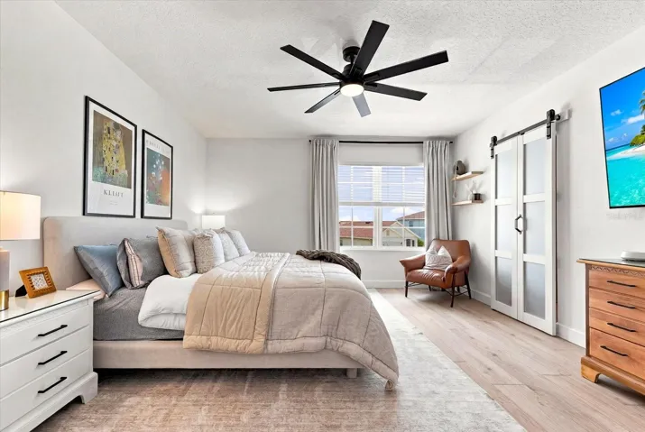 SPACIOUS FOR KING BED