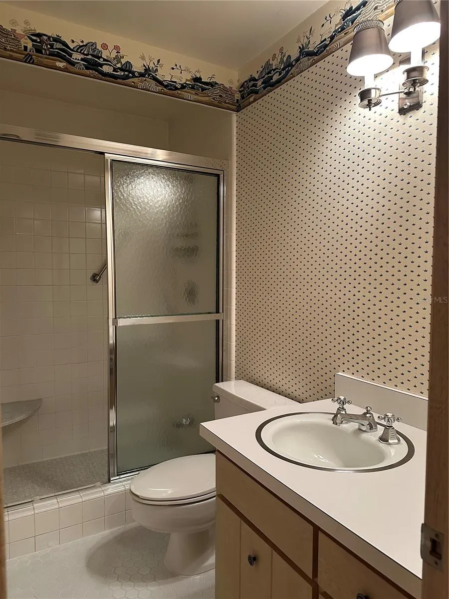 Den/Library ensuite Full Bath