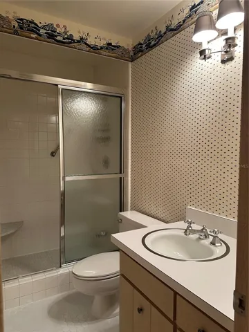 Den/Library ensuite Full Bath