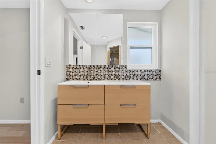 MASTER VANITY