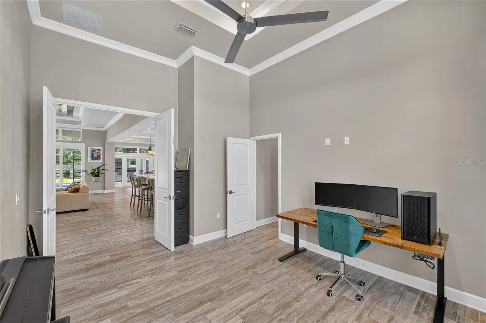 Home office or 1st guest bedroom