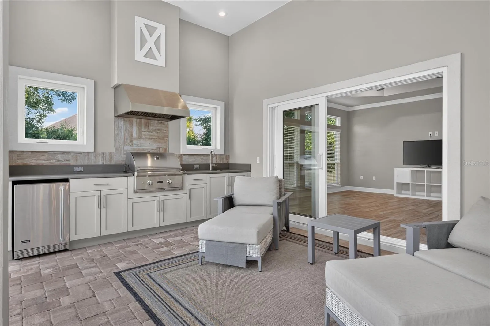 full summer kitchen