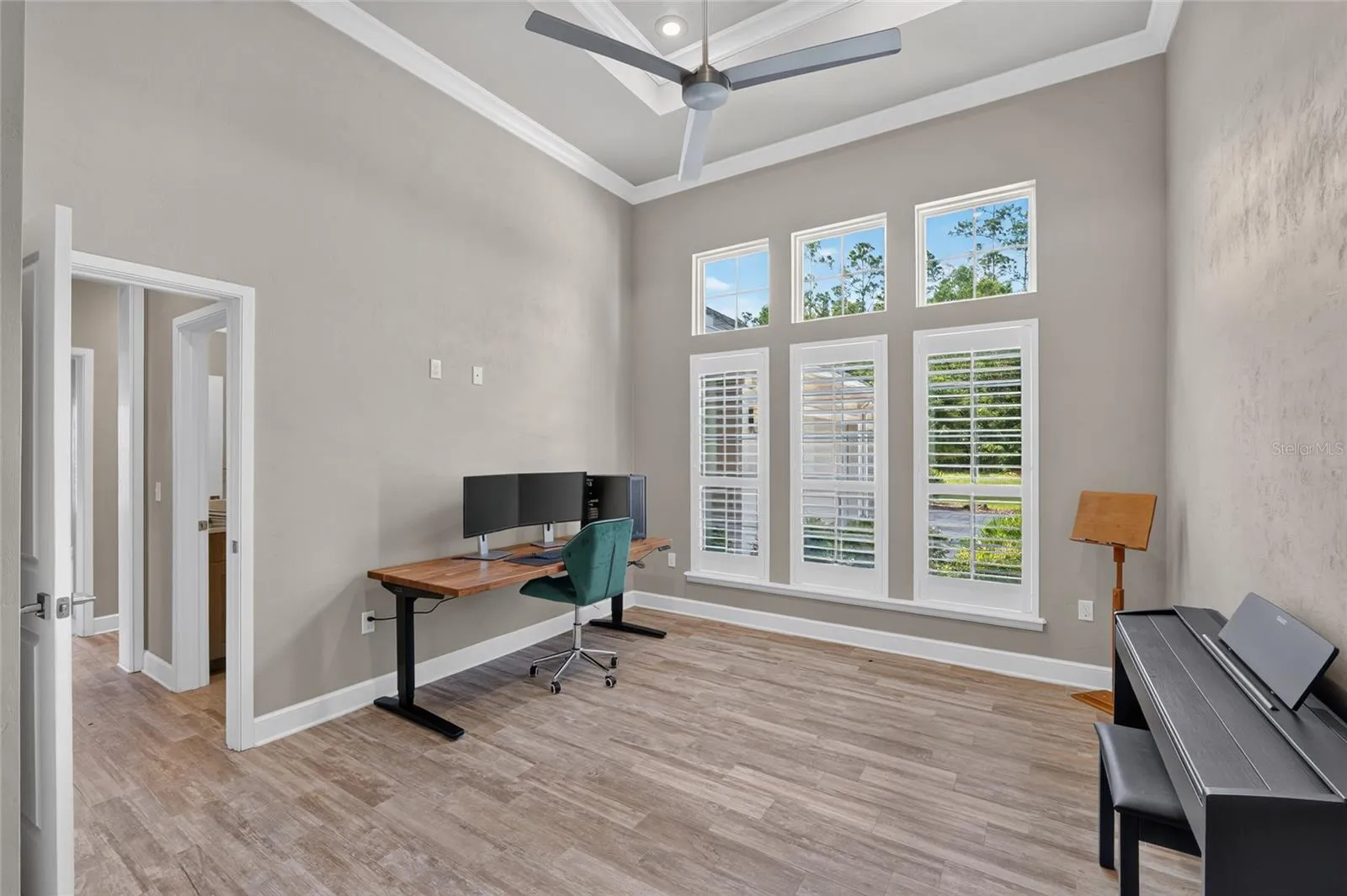 Home office or 1st guest bedroom