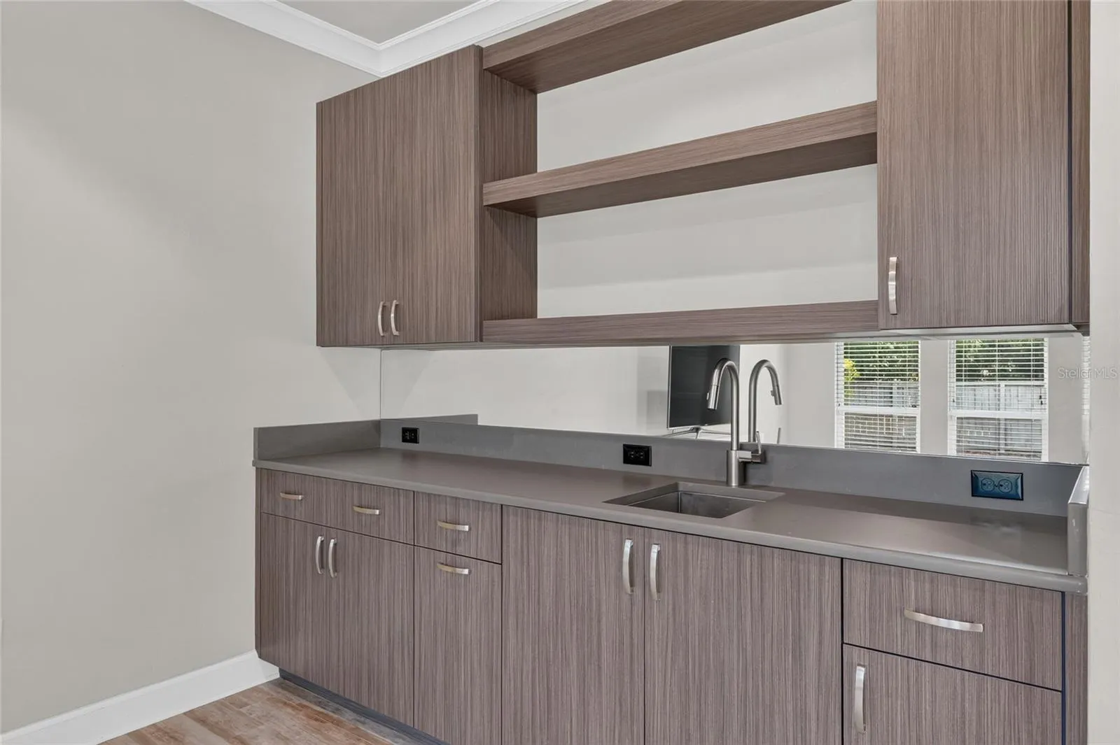 bonus room or 5th guest bedroom wet bar