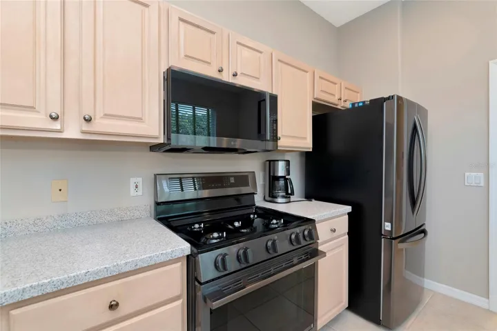 gas coking..  new appliances.