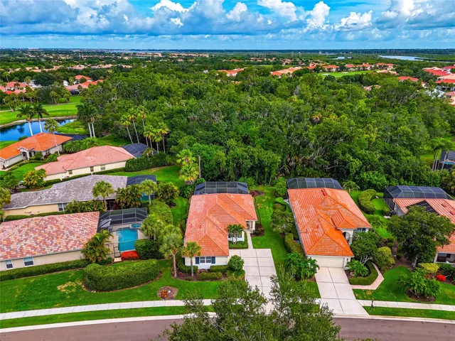 private preserve setting on cul de sac street.