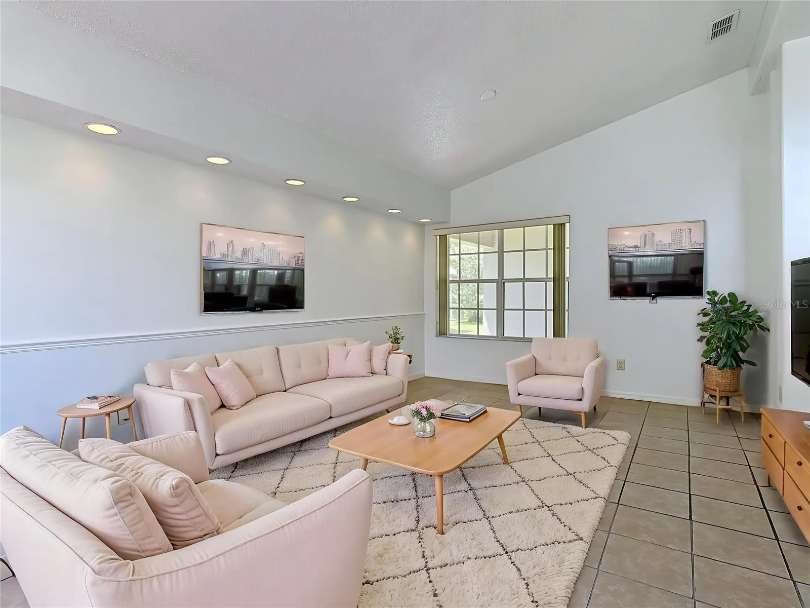 Living Dining - staged