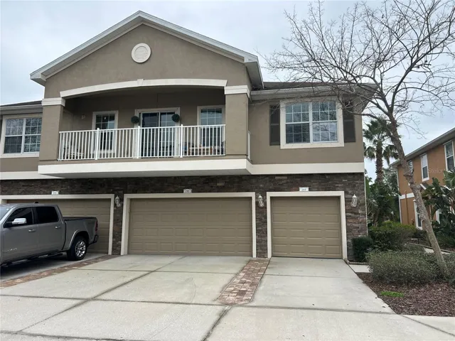 Front balcony with one care garage