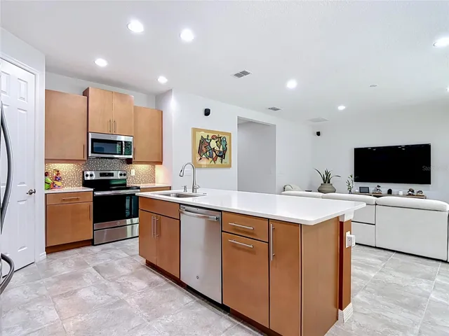 Large Island w/ Quartz Counters