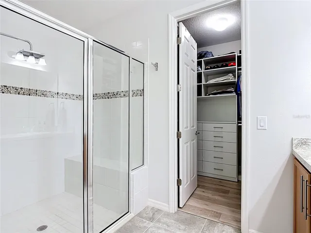 Shower w/ Bench Seating