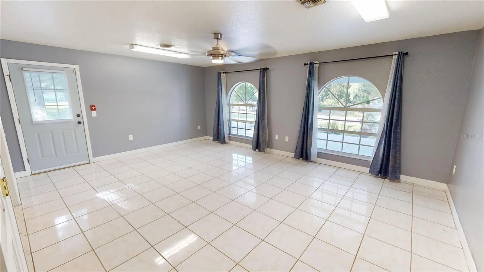 BONUS ROOM W/PRIVATE ENTRY