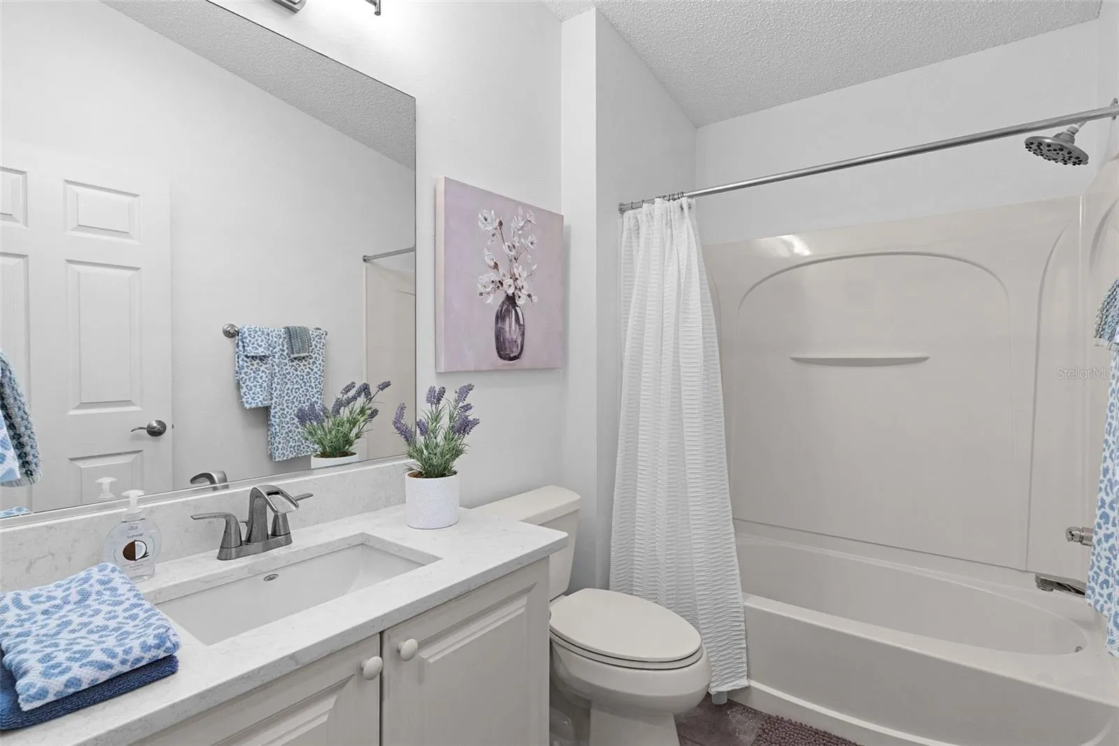GUEST BATH - QUARTZ COUNTERS!
