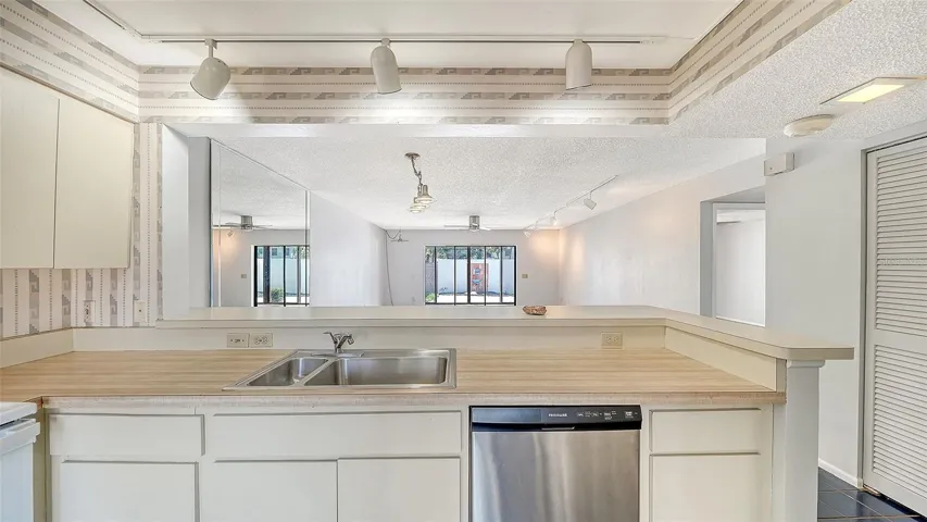 Kitchen with recessed ceiling
