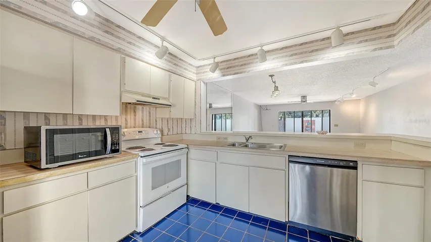 Open kitchen