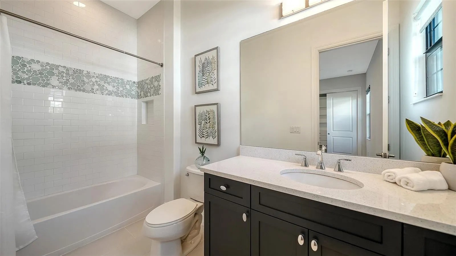 Bath 3 &amp; Ensuite to Bedroom 3