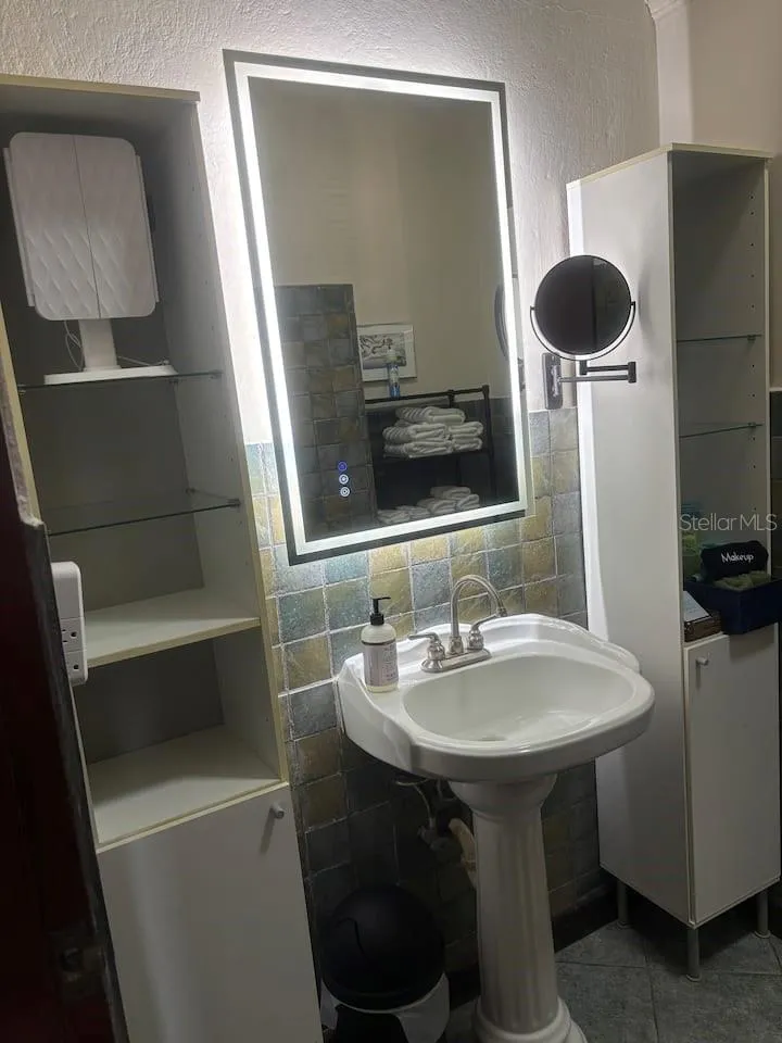 2nd floor bathroom.