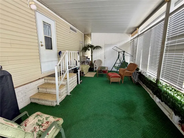 Newly screened Lanai