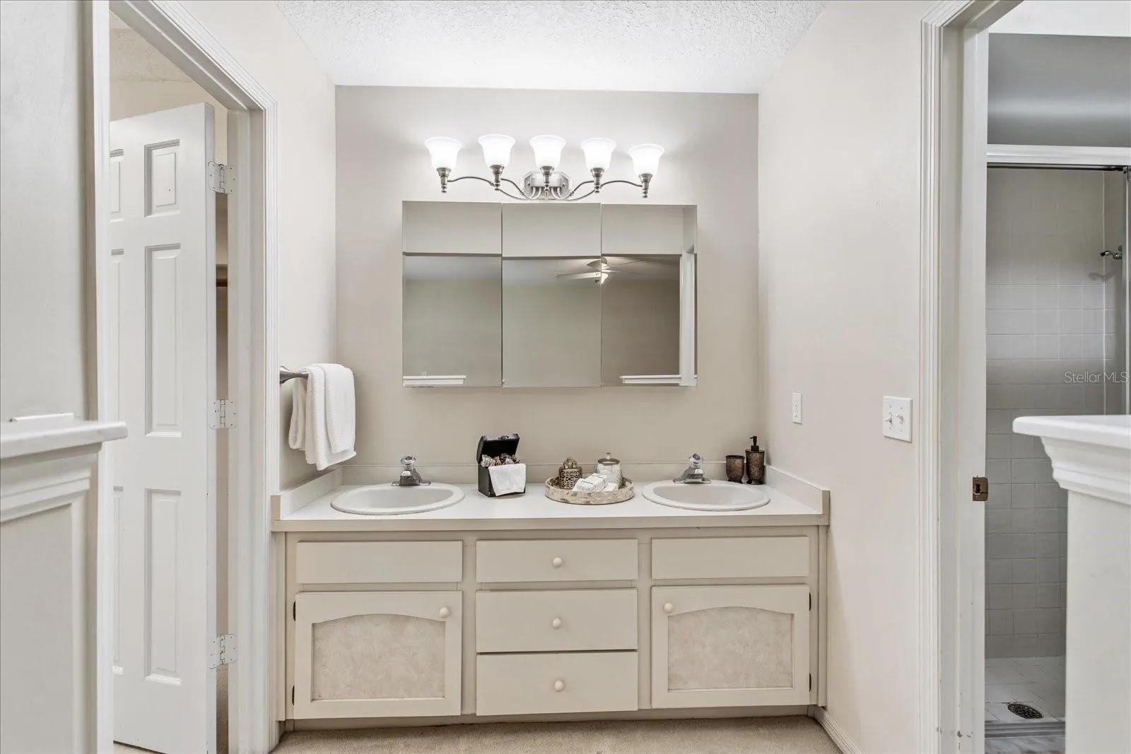 Primary En-Suite