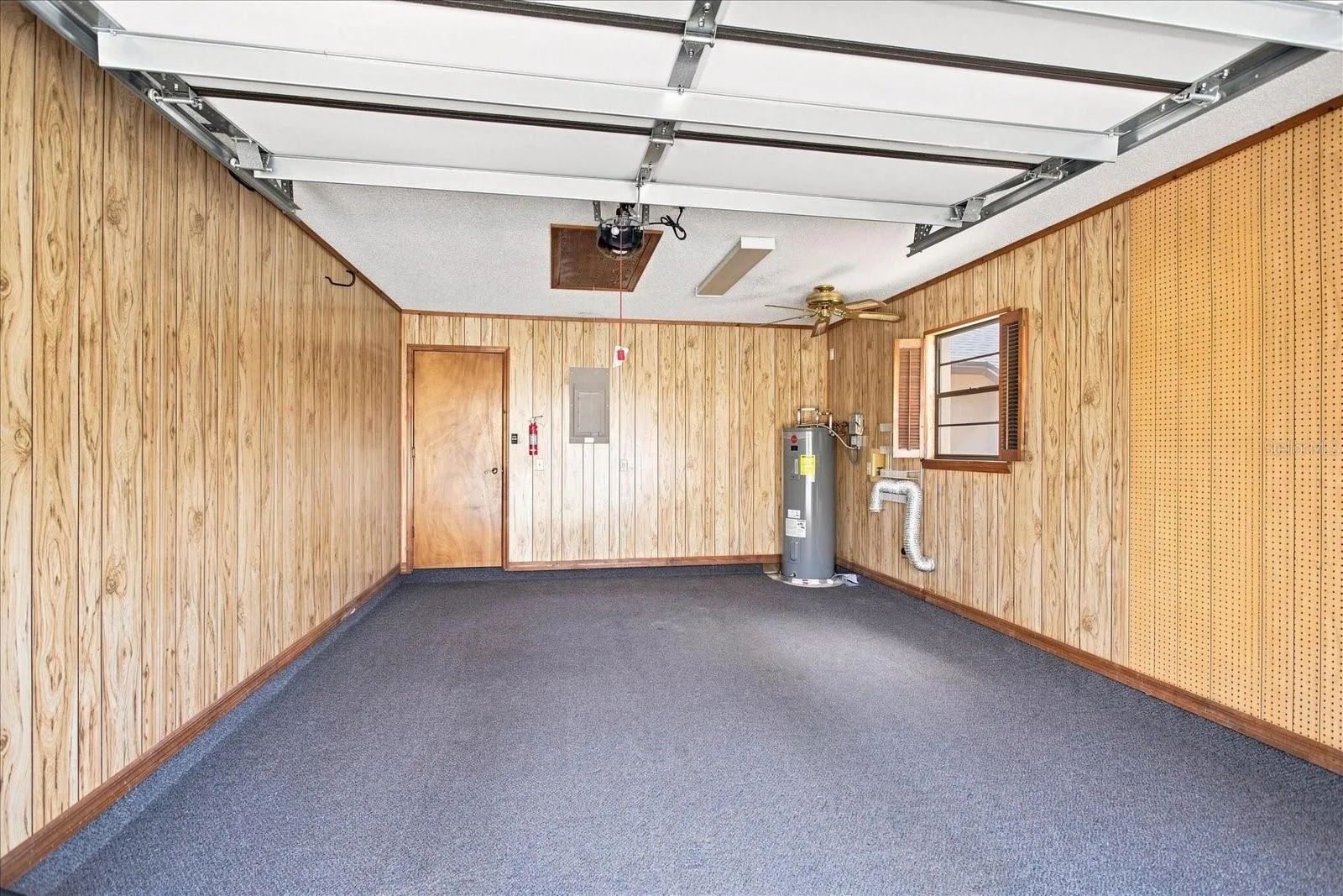 Oversized 1 car garage