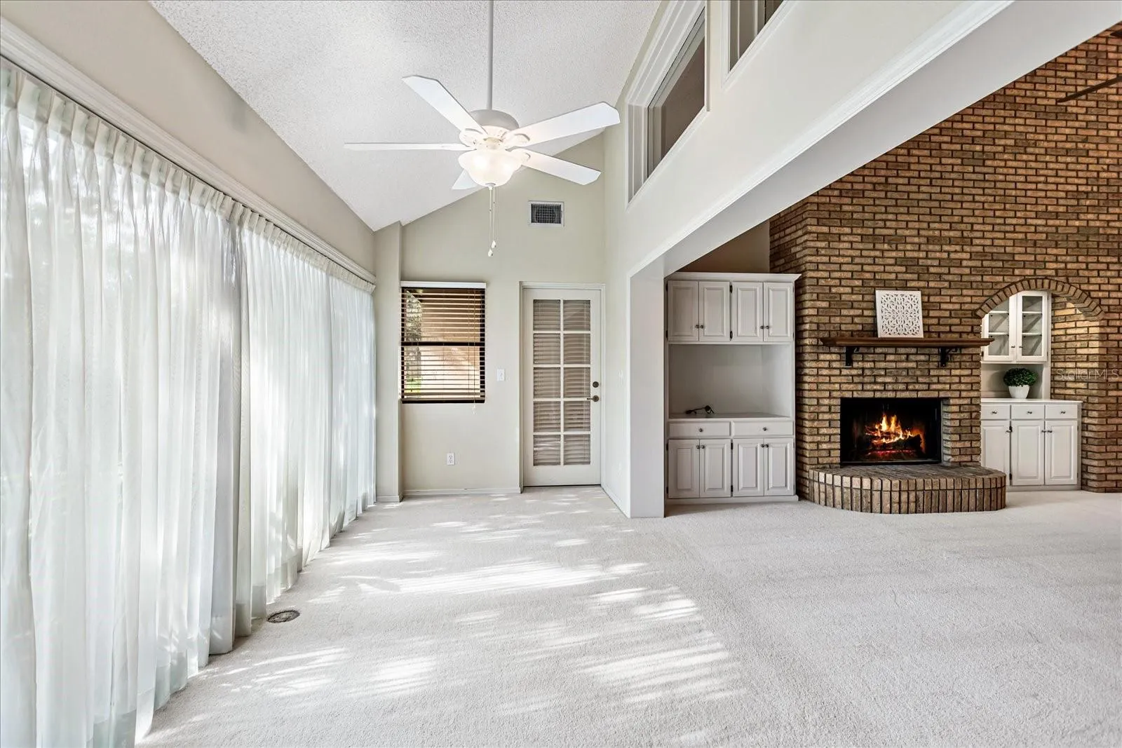 Bonus room, additional seating, office or kids play area