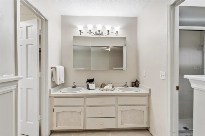 Primary En-Suite