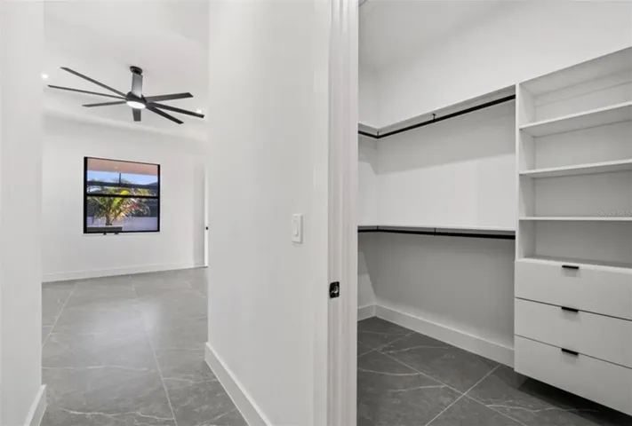 walking closet