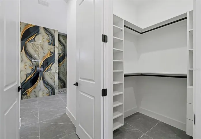 walking closet