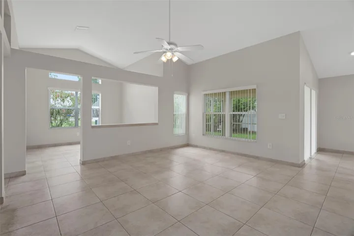 Living room without virtual staging