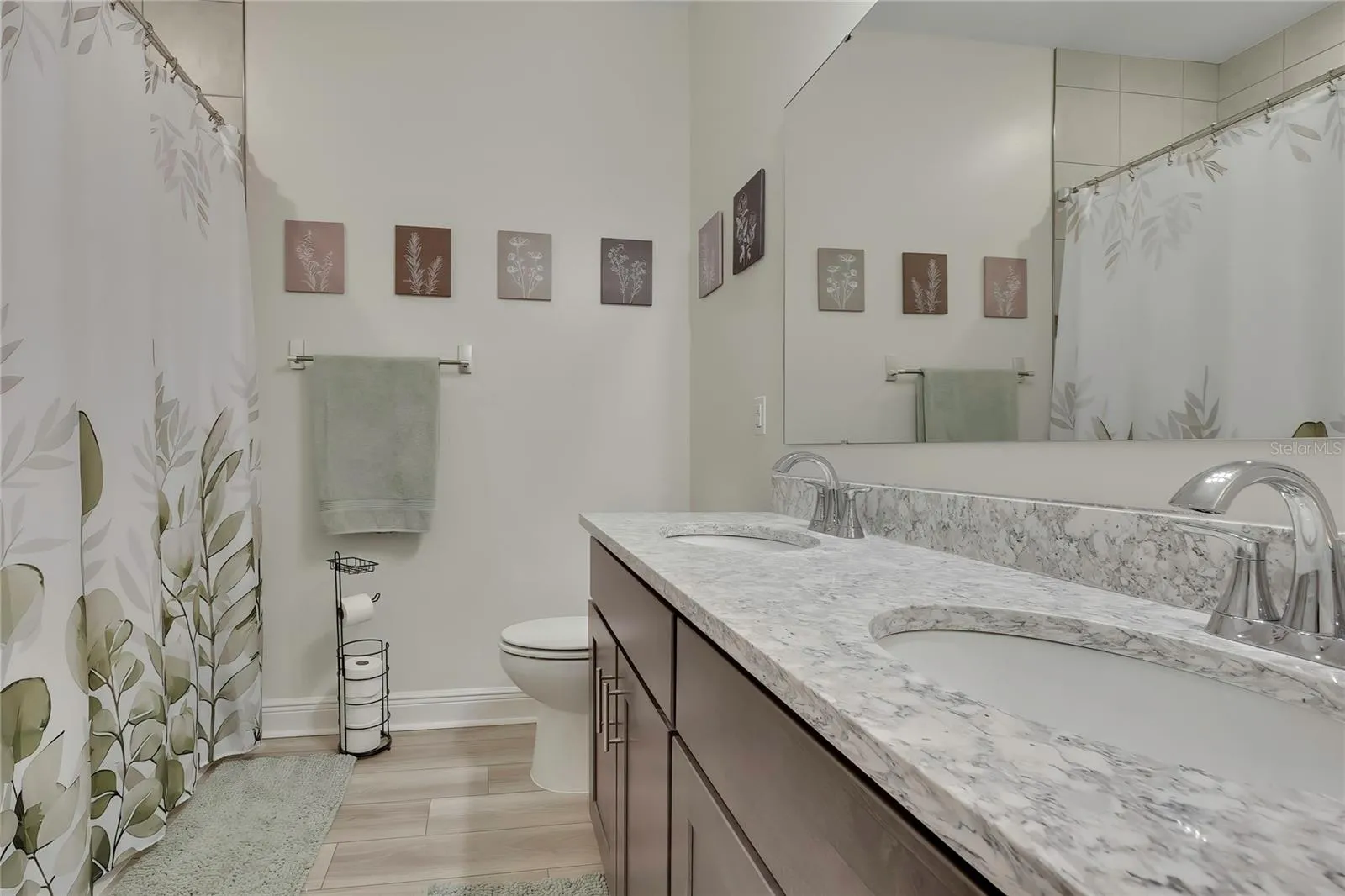 beautiful 3rd bath