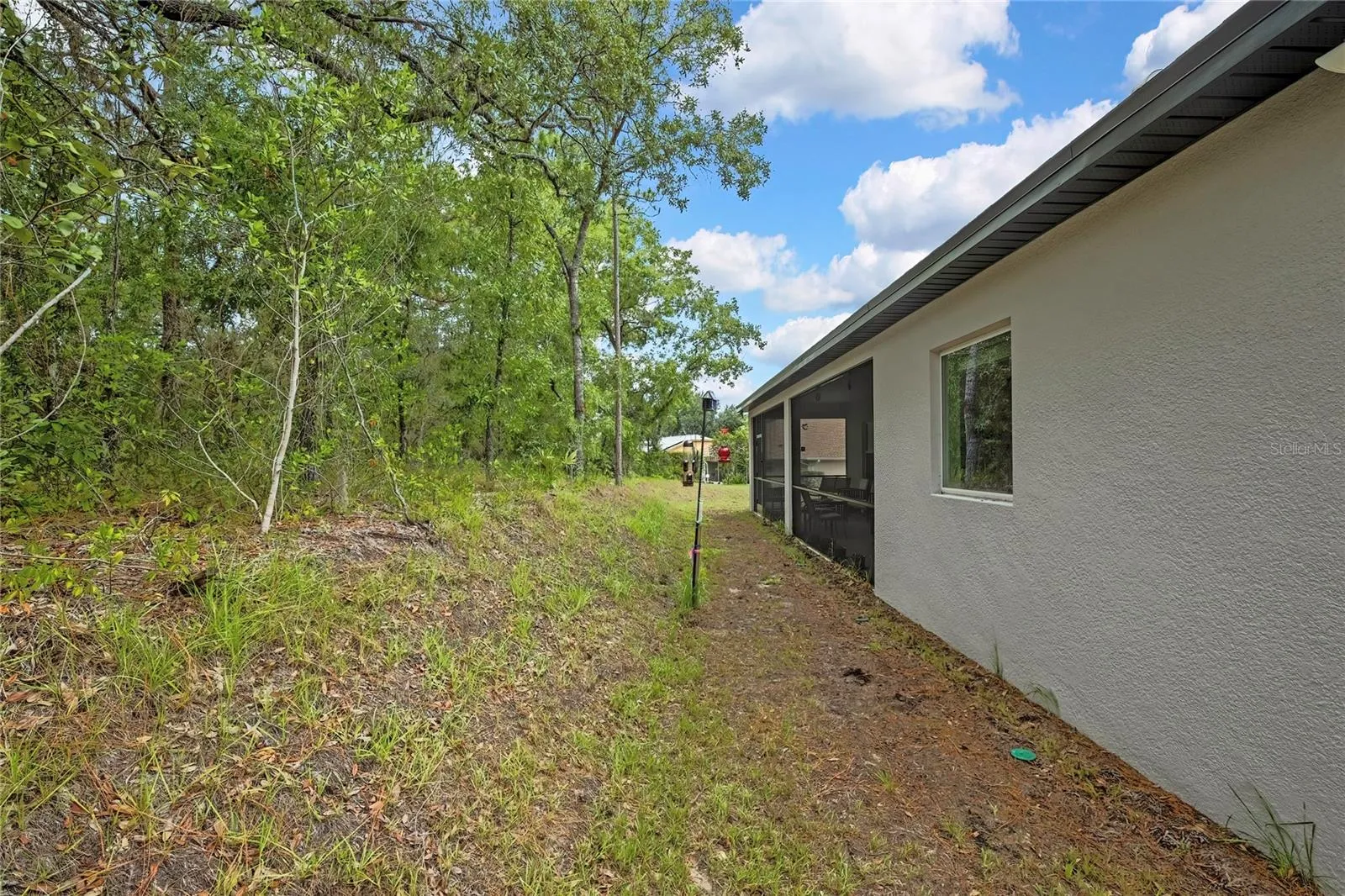 side view of side yard