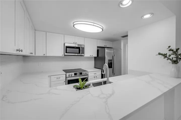 Kitchen breakfast bar