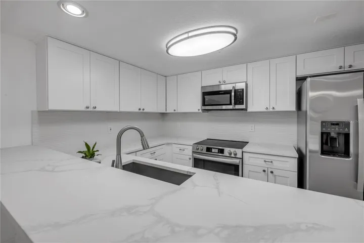 Kitchen breakfast bar
