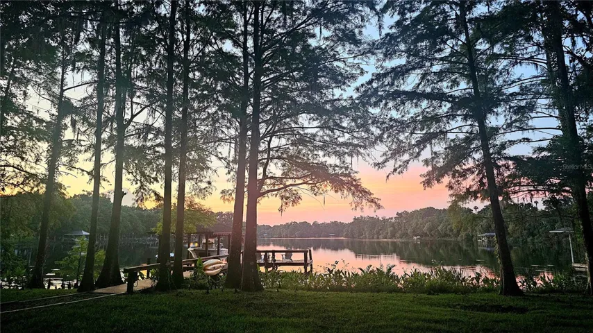 Beautiful sunsets and sunrises.