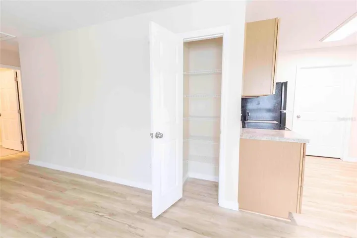 Closet/pantry