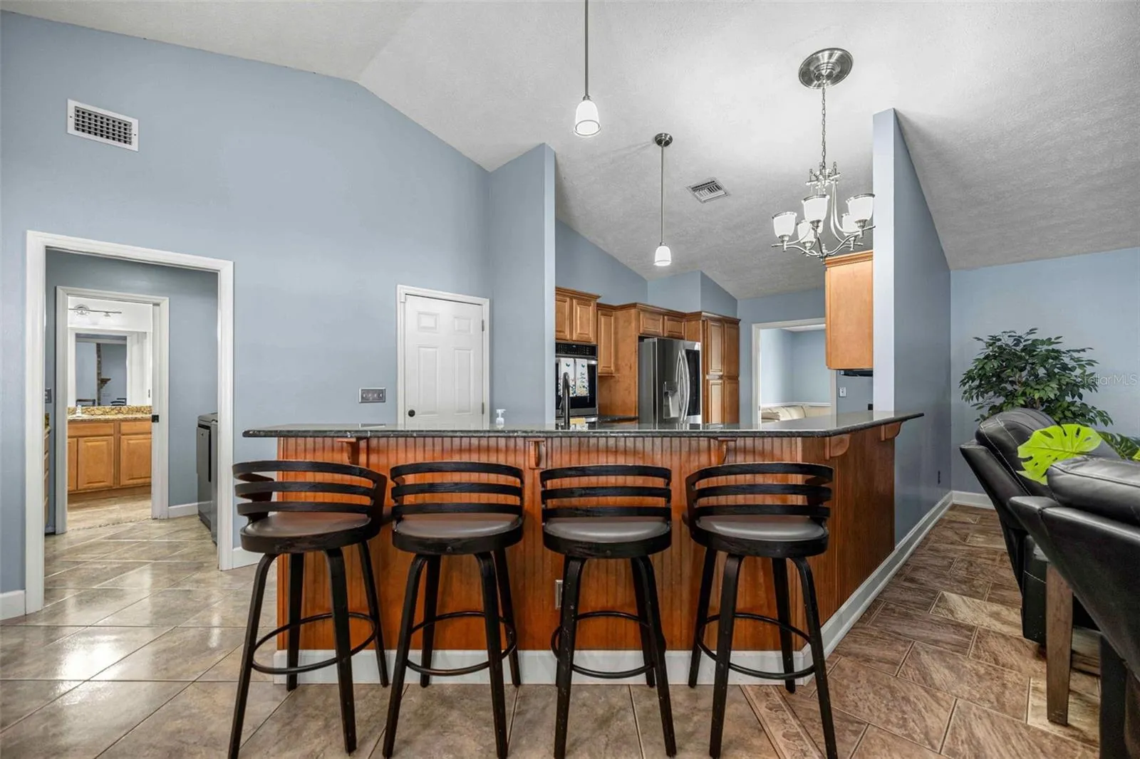 eat in kitchen